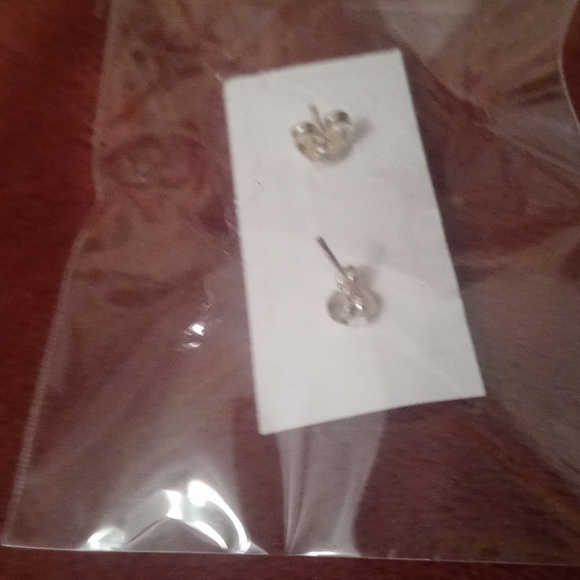 Silver HELLO KITTY Face Stud Earrings - Picture 2 of 2